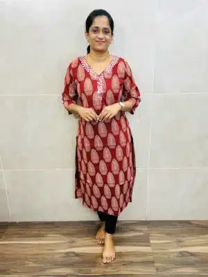 Printed cotton top(cotton lining) with mirrorworked yoke(straight cut)