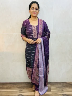 Printed soft musiln silk top (cotton lining) paired with muslin silk dupatta and silk bottom (free size)